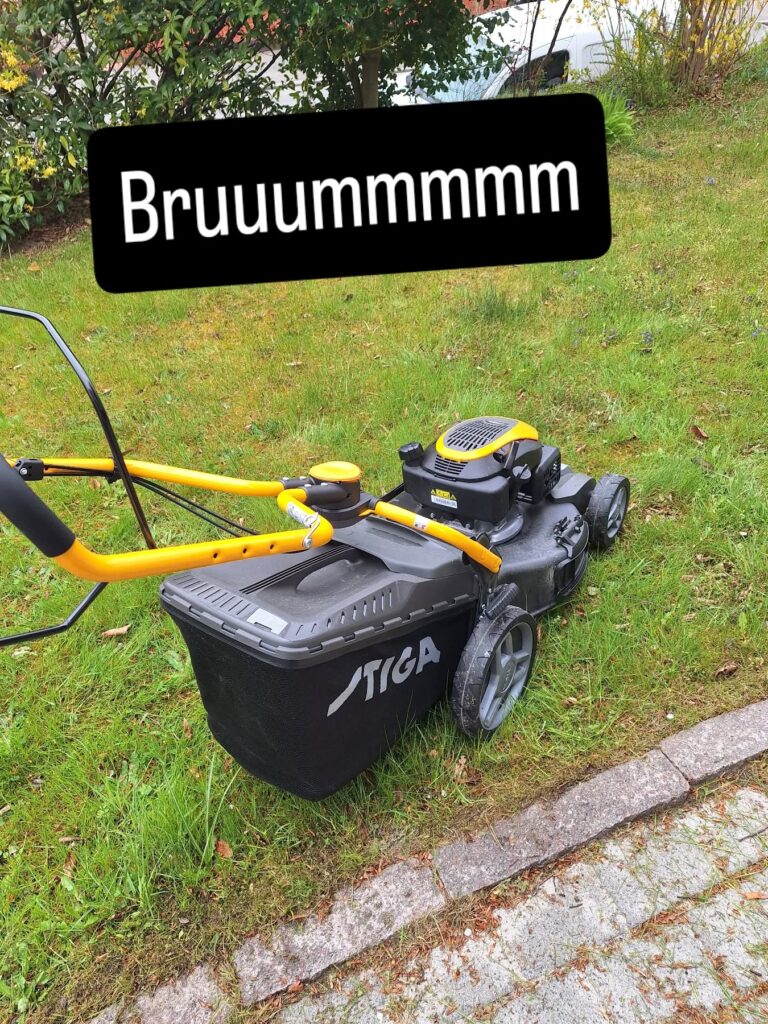 Her er min nyeste plæneklipper. Den kommer lige…