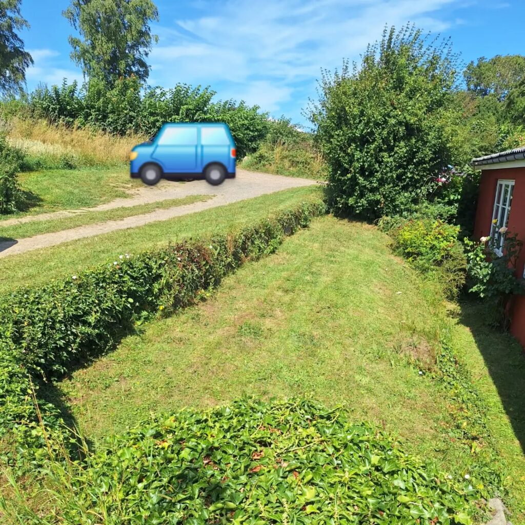 Endnu en græsplæne klippet I #Allinge. Trængte også…